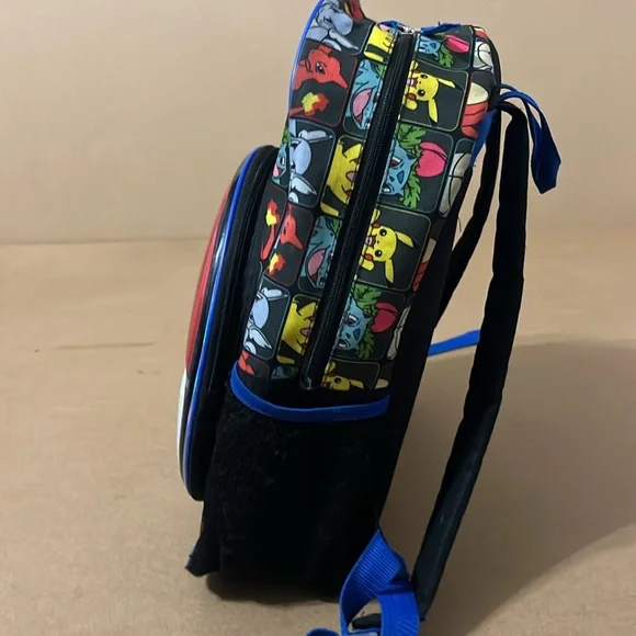 Pokéball Backpack - Picture 5 of 10
